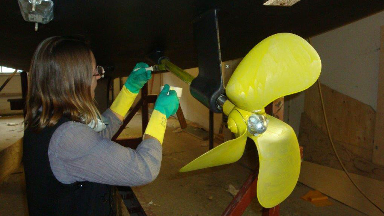 Jeanne Socrates applies Propspeed to Nereida's propeller and shaft