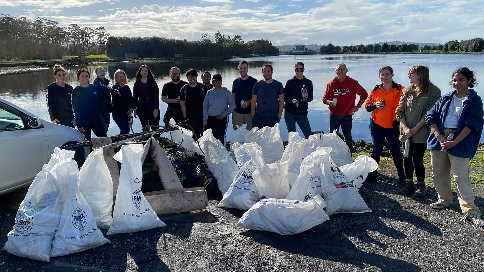 Propspeed and Jacobsen Flooring volunteers at Sustainable Coastlines beach clean-up